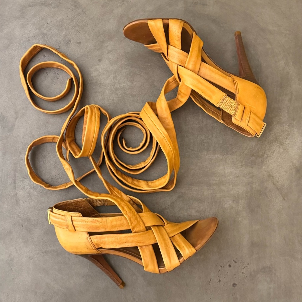 Tory Burch Lounge Wrap-Up Heel - Picture 2 of 16